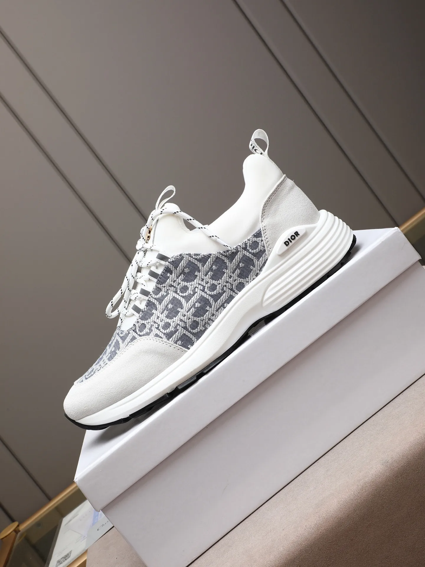 Men's shoes 💰440 💰Dior [Dior] 😘😘High-end series of casual men's shoes, simple and elegant👍👍👍The upper is made of first-layer genuine leather spliced ​​with Dior's special material [sun][sun]; imported first-layer sheepskin lining; special outsole, wear-resistant, lightweight, the overall design is harmonious and unified without lacking personality 👣🌟✨You deserve it! 3 colors😍Sizes 38~44. (45 custom-made) The picture above is a big seller🔥🔥🔥